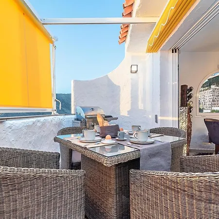 Apartament Luxury Apartment, Sea Views, Jacuzzi&sauna.