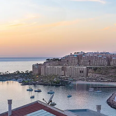Luxury Apartment, Sea Views, Jacuzzi And Sauna. *