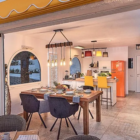 Apartamento Luxury Apartment, Sea Views, Jacuzzi And Sauna.