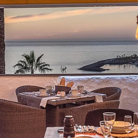 Luxury Apartment, Sea Views, Jacuzzi And Sauna. *