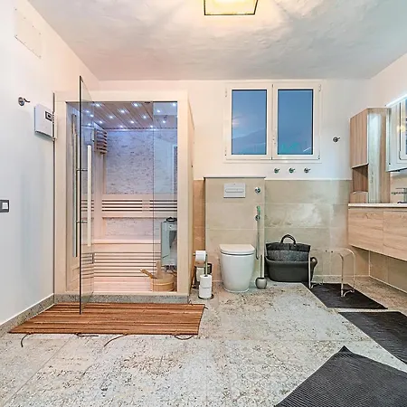 Apartment Luxury Apartment, Sea Views, Jacuzzi And Sauna.