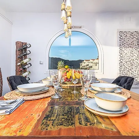 Apartament Luxury Apartment, Sea Views, Jacuzzi&sauna.