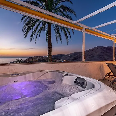 Luxury Apartment, Sea Views, Jacuzzi And Sauna.