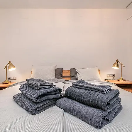 Luxury Apartment, Sea Views, Jacuzzi And Sauna. *