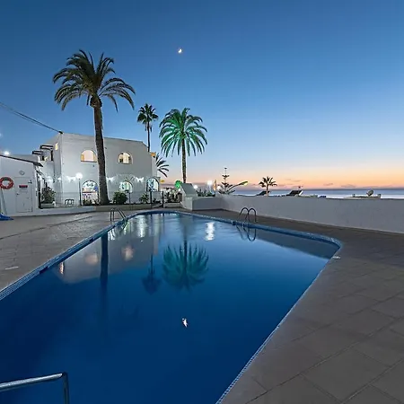 Apartment Luxury Apartment, Sea Views, Jacuzzi And Sauna.