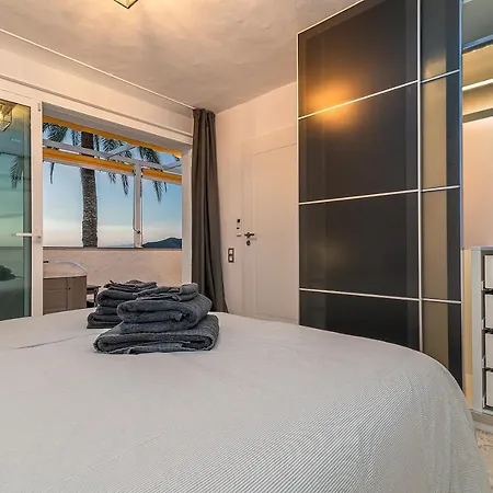 Luxury Apartment, Sea Views, Jacuzzi And Sauna. Apartment